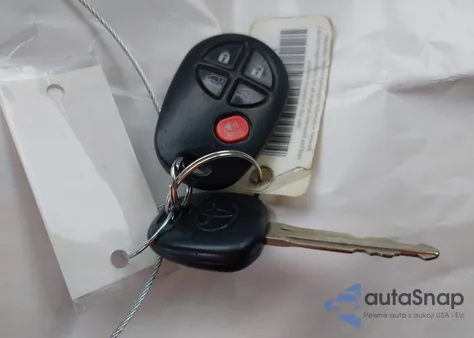 2012 Toyota Highlander Se V6 z USA, uszkodzony, nr VIN 5TDBK3EH9CS142108